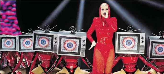  ?? BILD: SN/APA/AFP/SUZANNE CORDEIRO ?? Augenzeuge­n gesucht: Auf ihrer „Witness“-Tour kommt Katy Perry heuer nach Wien.