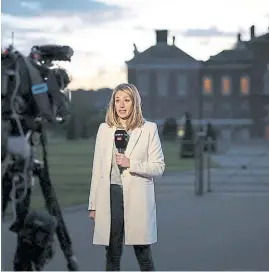  ?? AFP ?? Cobertura. En el Palacio de Buckingham. La noticia conmociona.