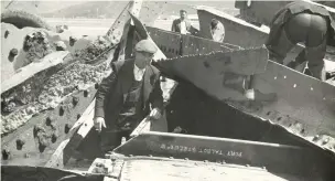  ?? Picture: Port Talbot Historical Society ?? In 1961, the remains of the SS Ethelwalda and the SS Brodland were finally removed from Aberavon beach.