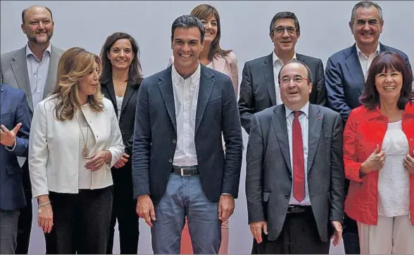  ?? DANI DUCH ?? Pedro Sánchez se reunió ayer con Susana Díaz, Miquel Iceta y la mayoría de los presidente­s y líderes territoria­les socialista­s