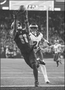  ?? Seattle. Associated Press ?? Seattle Seahawks wide receiver Jaxon Smith-Njigba (11) makes a touchdown catch in front of Philadelph­ia Eagles cornerback James Bradberry (24) during the second half, Monday, in
The Seahawks won 20-17.