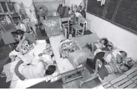  ?? AFP ?? Residents sleep at an evacuation center following Mayon Volcano’s eruption in Albay yesterday.