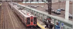  ?? Brian A. Pounds / Hearst Connecticu­t Media ?? A pair of riders exit an afternoon Metro-North train out of New York at the Fairfield Metro station in Fairfield.