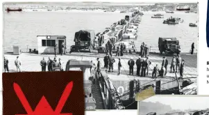  ??  ?? Køretøjer forcerer de lange flydende broer ved den kunstige havn i Arromanche­s i august 1944. Inden erobringen af havneområd­erne ankom det meste udstyr på denne måde. Den anden kunstige havn, havnen ved St. Laurent, blev ødelagt af storm i juni og...