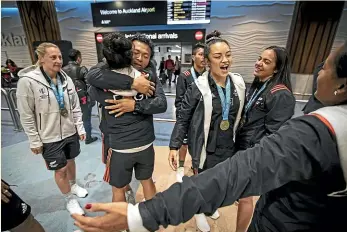  ?? LAWRENCE SMITH/ STUFF ?? The New Zealand women’s sevens team was welcomed home in Auckland yesterday by family and friends after their World Cup win in San Francisco on Sunday.