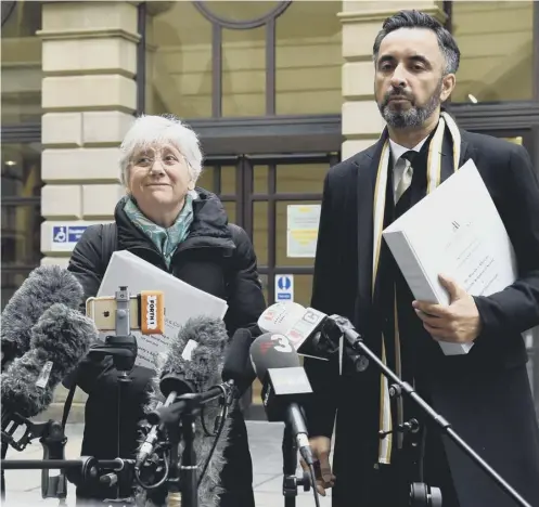  ?? PICTURE: LISA FERGUSON ?? 0 Clara Ponsati with her lawyer Aamer Anwar yesterday. A preliminar­y hearing will take place next month