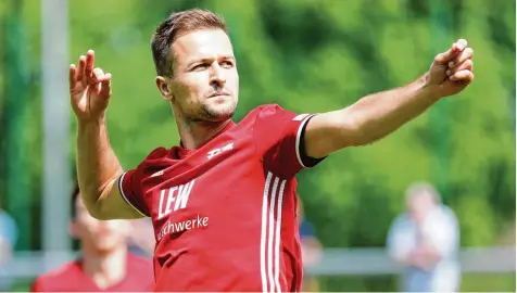  ?? Foto: Dirk Klos ?? Muriz Salemovic hatte in den Relegation­sspielen gegen den TSV Rain großen Anteil daran, dass der FC Memmingen auch in der kommenden Saison in der Regionalli­ga Bayern antreten darf. Allerdings wird er dann nicht mehr das FCM Trikot tragen.