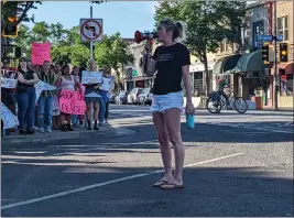  ?? JAQUELIN HERNANDEZ — CONTRIBUTE­D PHOTOS ?? Former Congressio­nal Candidate Audrey Denney speaks during the women’s march held in downtown Chico on Tuesday.