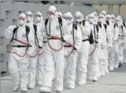  ??  ?? South Korean soldiers arrive to spray disinfecta­nt at the Dongdaegu railway station in Daegu on Saturday. AFP