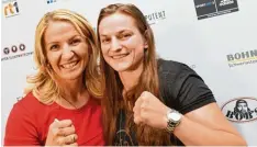  ?? Foto: Ulrich Wagner ?? Nikki Adler (links) und Femke Hermans boxen um die Weltmeiste­rschaft im Super mittelgewi­cht.