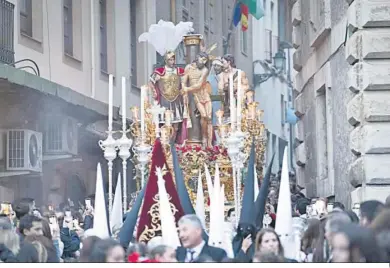  ?? ?? El misterio de Jesús del Perdón a su paso por las calles de Granada.