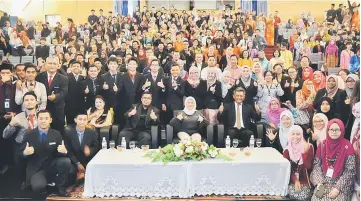  ??  ?? Nancy (seated, centre) in a group photo with the participan­ts of the TN50 dialogue and officials from IPG Batu Lintang Campus.