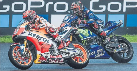  ?? FOTO: EFE ?? Marc Márquez y Maverick Viñales se han encontrado en pista Se han tocado a mitad de la calificaci­ón en un lance de carrera