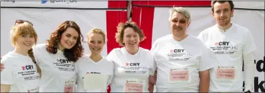  ??  ?? Ceri’s parents Alison and Robert with brother Joel, right, and UKC friends Emma Purce, Ginia Fletcher and Emily Miles at the CRY charity walk