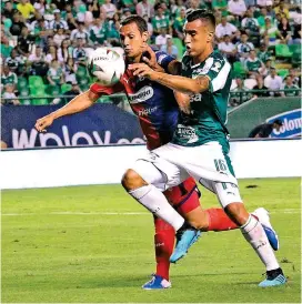  ?? FOTO ?? En la imagen aparece Andrés Ricaurte en disputa del balón. Él fue uno de los que mejor actuó ante el Cali.