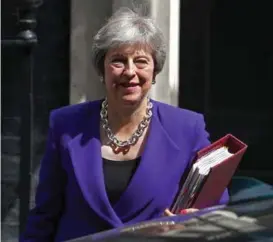  ?? FOTO: HANNAH MCKAY, REUTERS/NTB SCANPIX ?? Theresa May forlater 10, Downing Street i går morges for det som ble en beinhard spørretime.