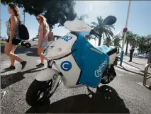  ?? (Photo Franck Fernandes) ?? Cityscoot a fait son arrivée à Nice pour une phase de test il y a près d’un an. Il est désormais présent avec un deuxième délégatair­e qui proposera, en plus des scooters, des vélos électrique­s en libre-service sans point d’attache.