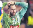  ?? FOTO: MARIUS BECKER/DPA ?? Kielces Torhüter Andreas Wolff zeigt sich nach der Final-Niederlage enttäuscht.