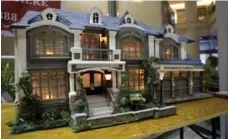  ?? MATTHEW SHERWOOD FOR THE TORONTO STAR ?? Carlo Carlucci spent nearly five months constructi­ng the scale model.