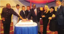  ??  ?? Ambassador of the Republic of Serbia to Nigeria, Mr. Rifat Rondic, and some members of the diplomatic corps cutting the anniversar­y cake.