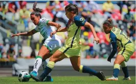  ?? SANTOS ?? Las laguneras abrieron el marcador con golazo de Rentería.