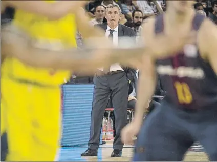  ?? FOTO: PERE PUNTÍ ?? Svetislav Pesic, entrenador del Barça Lassa, durante el encuentro de ayer en el Palau frente al Morabanc Andorra