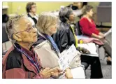  ?? RODOLFO GONZALEZ / AMERICANST­ATESMAN 2013 ?? Early voting elections workers listen in 2013 during training on rules for the voter
ID law that went into effect that year.