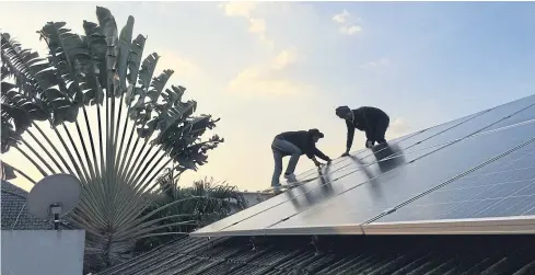  ?? WEERABOON WISARTSAKU­L ?? Workers set up rooftop solar power panels. The Energy Ministry recently announced a plan to stop buying more renewable power over the next five years.