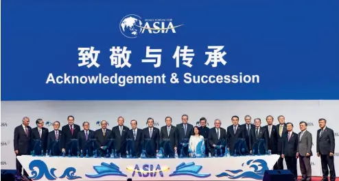  ??  ?? 10 de abril de 2018. Foto grupal de los nuevos y antiguos miembros del Consejo del Foro de Boao para Asia.