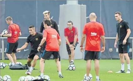  ?? FOTO: FCB ?? Valverde y Vermaelen han mantenido diversas reuniones para fijar el rol del defensa belga hasta conclusión de las competicio­nes