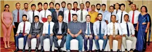  ??  ?? Doctors who received certificat­es with Oram and dental organisati­on officials and course directors
