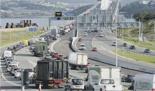  ?? PICTURE: LISA FERGUSON ?? 0 As the Queensferr­y Crossing re-opens today, drivers are once again warned to expect long delays