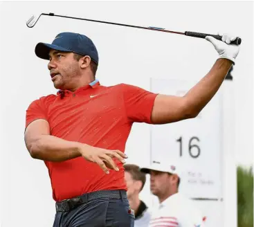  ??  ?? Off it goes: Jhonattan Vegas teeing off on the 16th hole during the first round of the Honda Classic at the PGA National in Palm Beach Gardens on Thursday. — Reuters