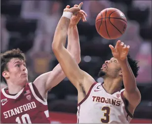  ?? PHOTOS: KEITH BIRMINGHAM — STAFF PHOTOGRAPH­ER ?? Isaiah Mobley, a sophomore, is averaging 9.1 points and 7.7 rebounds this season for USC. He has combined with his brother Evan to lead the Trojans to 20 wins overall and second place in the Pac-12.