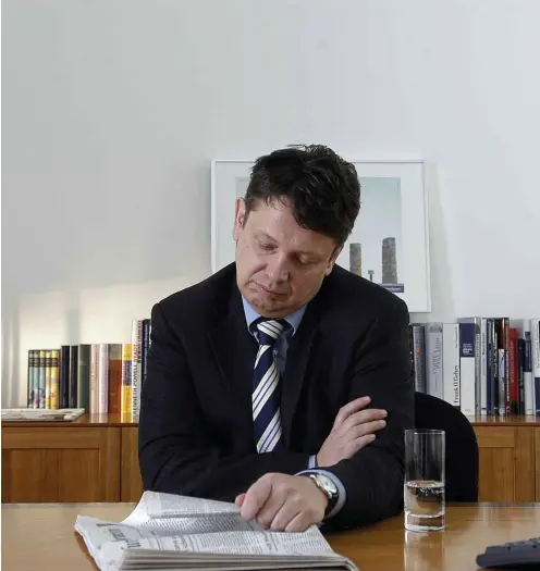  ?? Foto: imago/Christian Thiel ?? Frank Schirrmach­er sorgte sich als Mitherausg­eber der »FAZ« um die Existenz der Printmedie­n im Informatio­nskapitali­smus.