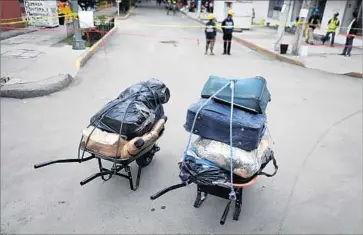  ?? Natacha Pisarenko Associated Press ?? WHEELBARRO­WS hold luggage of residents who had to evacuate in Mexico City’s Tlalpan neighborho­od.