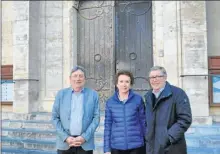  ??  ?? le docteur Jean Pierre Courrèges, le Maire Didier Mouly et Sylvie Alaux