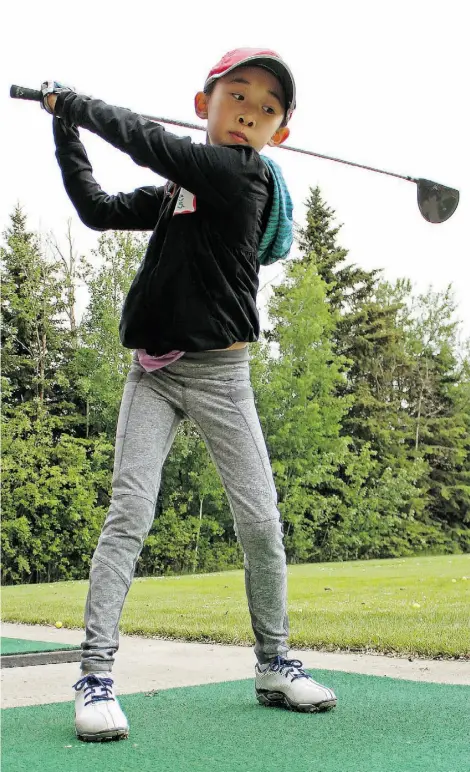  ?? LARRY WONG/EDMONTON JOURNAL ?? Kalee Seto, 9, lines up a big drive at a recent CN Future Links girls’ club clinic at Edmonton’s Glendale Golf & Country Club.