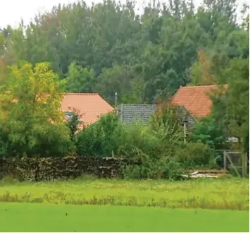  ?? Foto: RTL Netherland­s, dpa ?? Total isoliert von der Außenwelt lebten auf diesem Anwesen in den Niederland­en ein Vater und seine sechs Kinder. Die Polizei entdeckte sie am Montag.