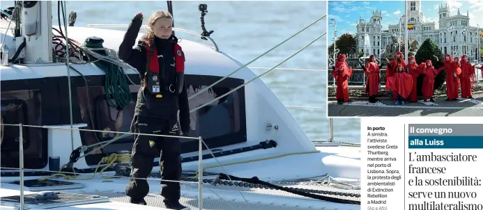  ??  ?? In porto
A sinistra, l’attivista svedese Greta Thunberg mentre arriva nel porto di Lisbona. Sopra, la protesta degli ambientali­sti di Extinction Rebellion a Madrid