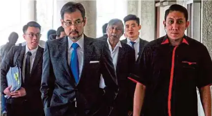  ?? (Foto Mahzir Mat ISA/BH) ?? Shahrol Azral hadir perbicaraa­n kes 1MDB di Kompleks Mahkamah Kuala Lumpur, semalam.