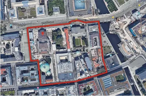  ?? Grafik: google/AZ ?? Dieses markierte Berliner Viertel zwischen Bebelplatz (links) und Schinkelpl­atz (rechts) soll temporär eine Mauer mit 900 Beton Segmenten erhalten.