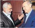  ?? Foto: dpa/Archiv ?? Recep Tayyip Erdogan (rechts) 2012 mit Ismail Haniyeh, einem der politische­n Führer der Hamas.