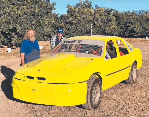  ??  ?? PUMPED: Mareeba Speedway drivers Tony Villella and Bill Stolzenber­g can’t wait to get back on the track.
Picture: SARAH NICHOLSON
