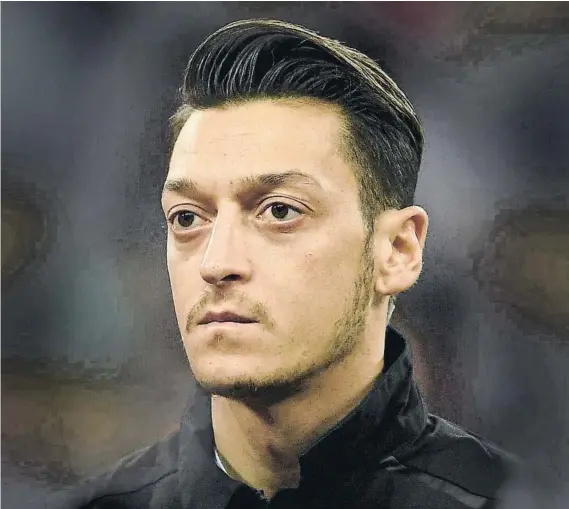  ?? FOTO: GETTY IMAGES ?? Mesut Özil, talento, experienci­a y oportunida­d de mercado a quien el Barça tiene en el punto de mira de cara a la ventana de fichajes de enero