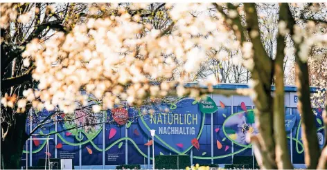  ?? FOTO: DPA ?? In diesem Jahr findet die Bundesgart­enschau in Erfurt statt. Sie öffnete am 23. April ihre Tore für die Besucher.