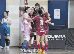  ?? ROLDÁN FS ?? Las jugadoras del Sala Zaragoza, durante el partido de ayer. =