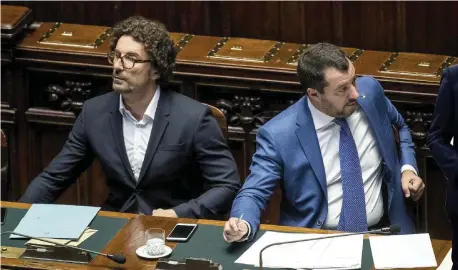  ?? LaPresse ?? Lite sul “Salva-Roma” Danilo Toninelli e Matteo Salvini. Accanto, Di Maio