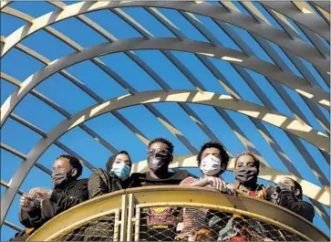  ?? Genaro Molina Los Angeles Times ?? VISITORS watch the sunset at Tongva Park in Santa Monica on Monday, all wearing face coverings. As coronaviru­s cases surge in the U. S., including L. A. County, masks are seen as key in slowing down the spread.