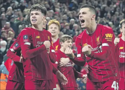  ?? FOTO: AP ?? Los jugadores de Neil Critchley firmaron el pase a los octavos de final de la FA Cup, donde el Liverpool tendrá que visitar al Chelsea